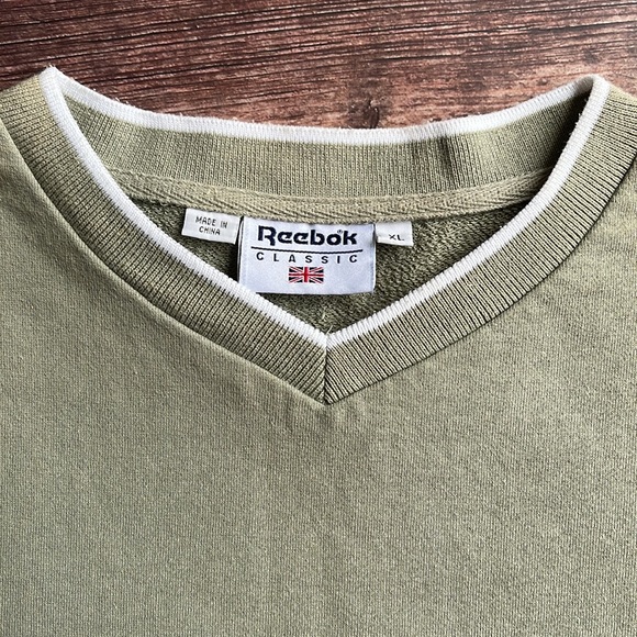VINTAGE | Reebok Classic v-neck khaki sweater - Picture 5 of 10